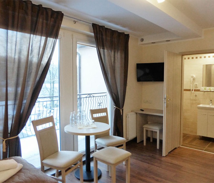 5 - Pokój czteroosobowy z tarasem